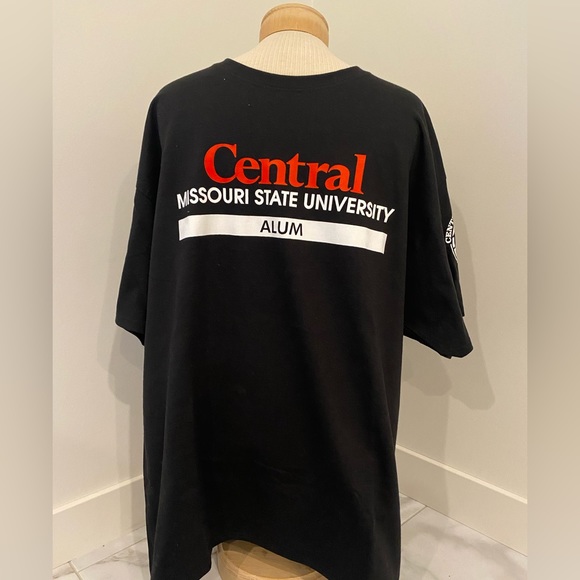 2/$20❤️- SHIRT | Unisex Univetsity of Central Missouri shirt size XL - Picture 1 of 4